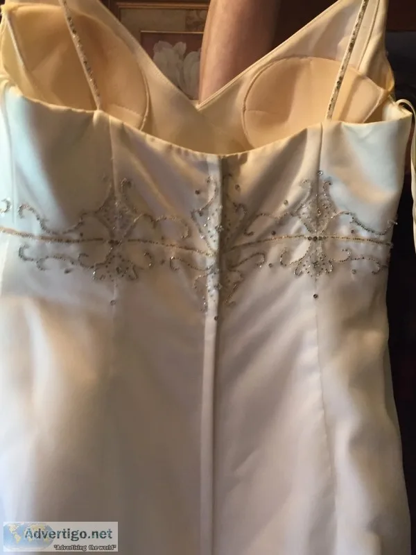 Wedding dress size 10 only wore once great condition just needs 