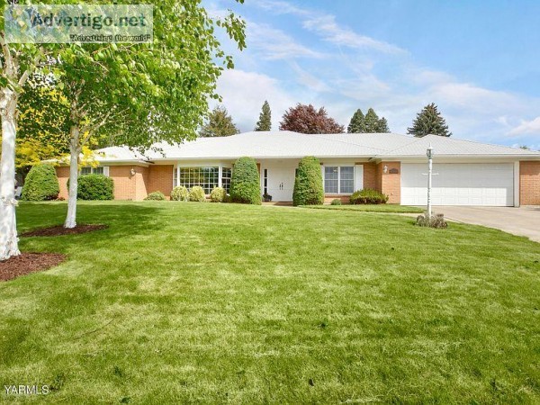 Classic 50 s home in a quiet neighborhood just steps from Yakima