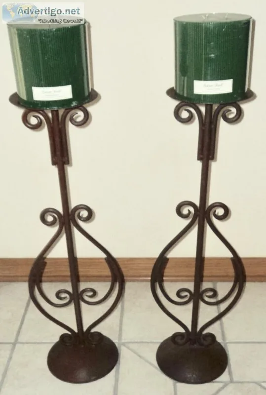 New - A Pair of Petal-Shaped Iron Candle Holders