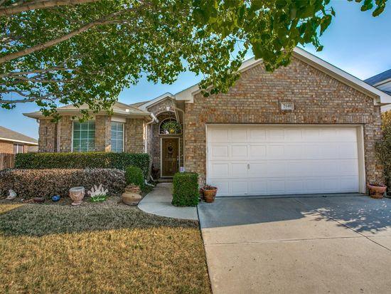 Fantastic open floor plan hardwoods in entryway and living room.