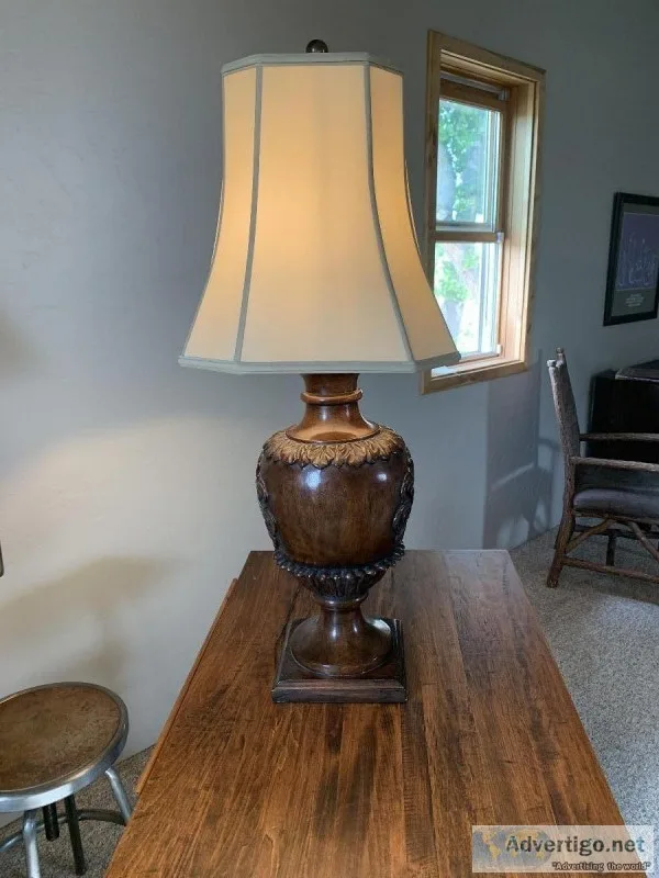 Solid wood table lamp