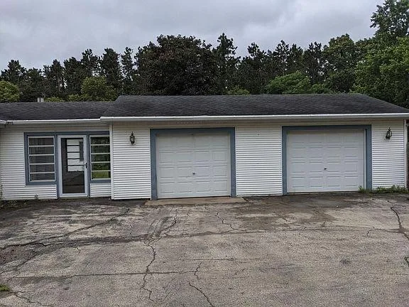 3 bedroom 2 bath for rent in Saint Anne IL 60964