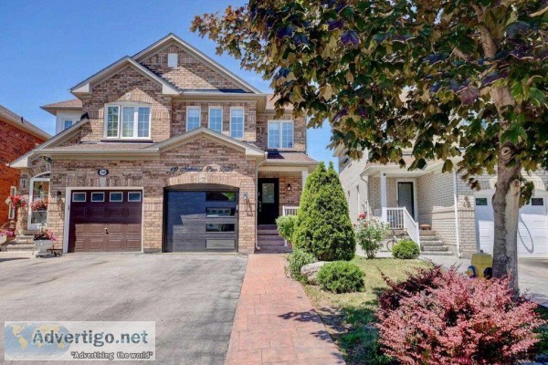 40 National Pine Dr Vaughan ON L6A 3M3