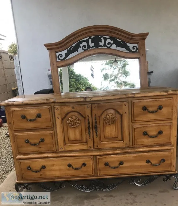     BEAUTIFUL DRESSER    