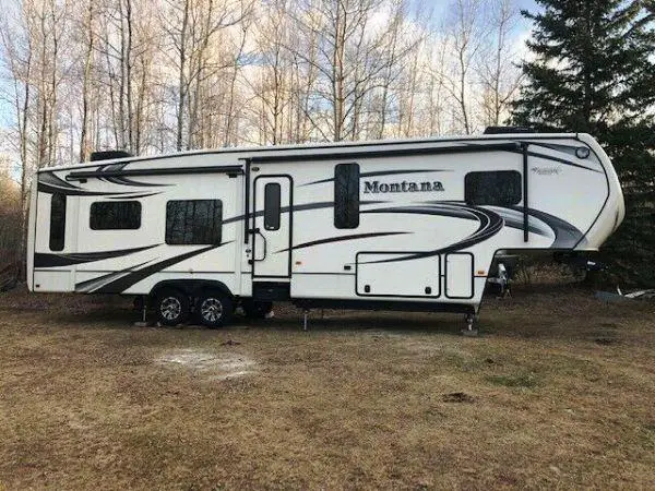 2015 Keystone Montana 3610RL Fifthwheel For Sale