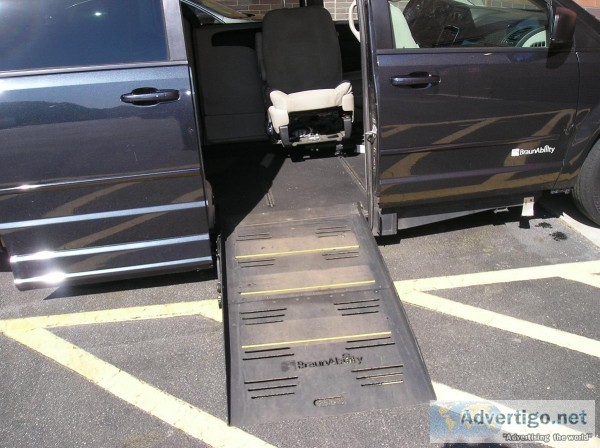 2014 dodge grand caravan with braun handicap conversion