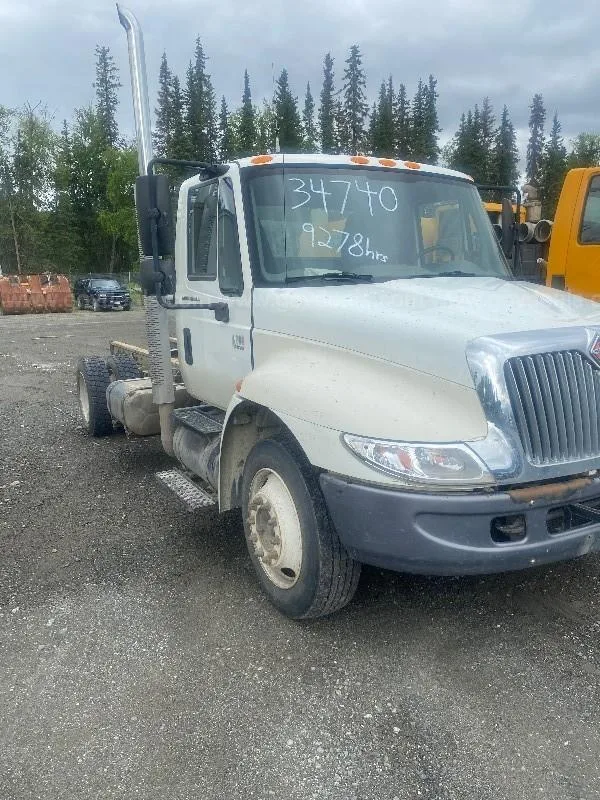 2004 International 4200 26K Chassis Cab