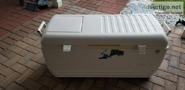 LARGE IGLOO COOLER
