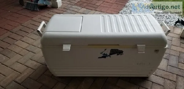 LARGE IGLOO COOLER