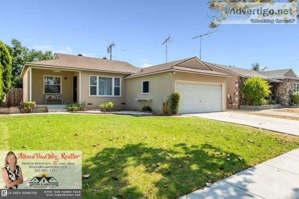 2-Bedroom Freshly Painted Lakewood Home