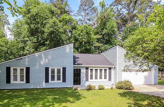 132 Riverchase Dr Woodstock GA 30188