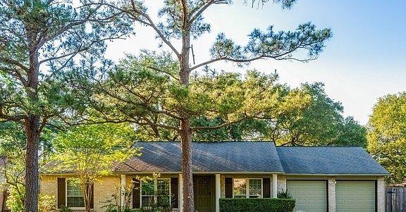 1209 W Castlewood Ave Friendswood TX 77546