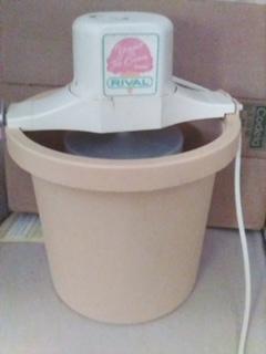 ICE CREAM MAKER 20