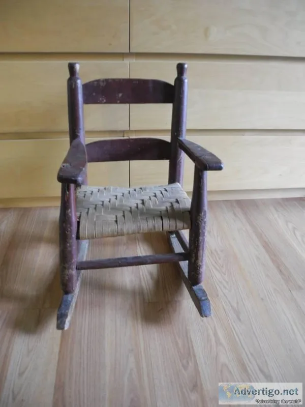 CHILDS WICKER CHAIR VINTAGE