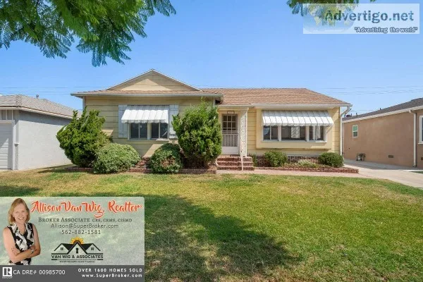 JUST LISTED Wonderful Open Floorplan Lakewood Home
