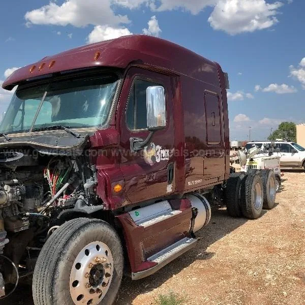 2014 Freightliner Cascadia 125 TA Sleeper Truck Tractor