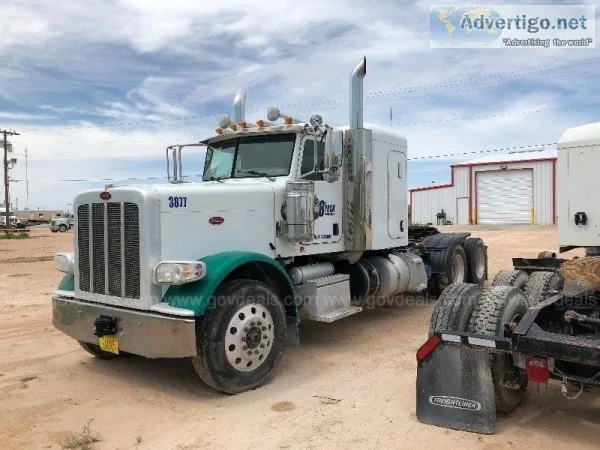 2015 Peterbilt 389 TA Sleeper Truck Tractor