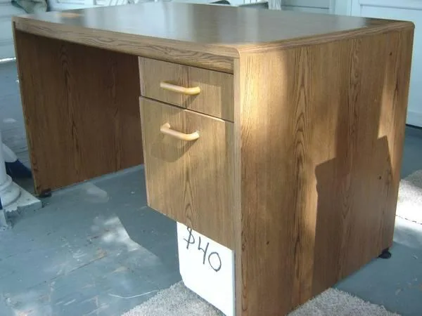 DESK w 2 drawers. excellent condition clean and not marked up al