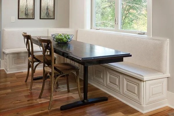 GEC&rsquos Vintage White Cabinets for Classy Kitchen Corners