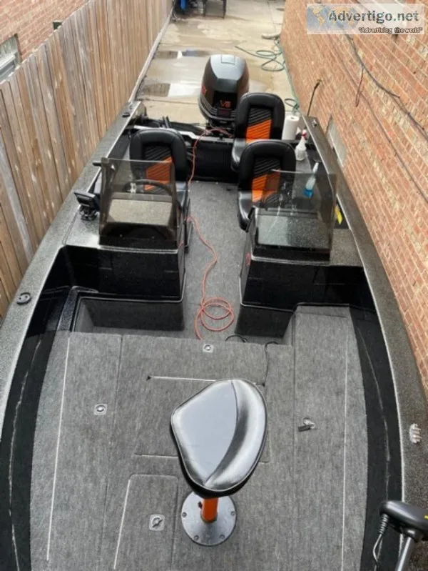 1995 SKEETER PRO DEEP V FISHING BOAT