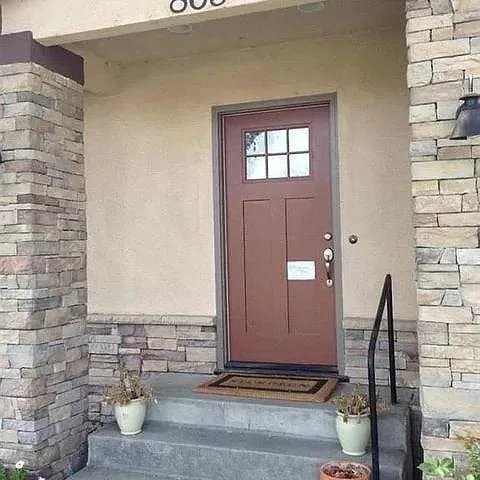Updated 2bedroom with spacious living room and 1bathroom availab