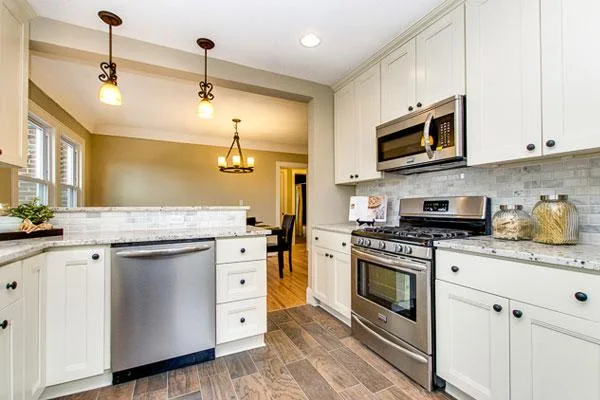 Install Top-notch Kitchen Cabinets to Upgrade the Nook