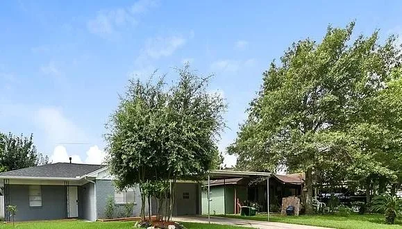 105 Pamela Dr Baytown TX 77521