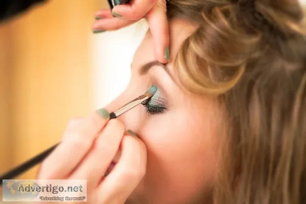 Online professional makeup course - coursebees