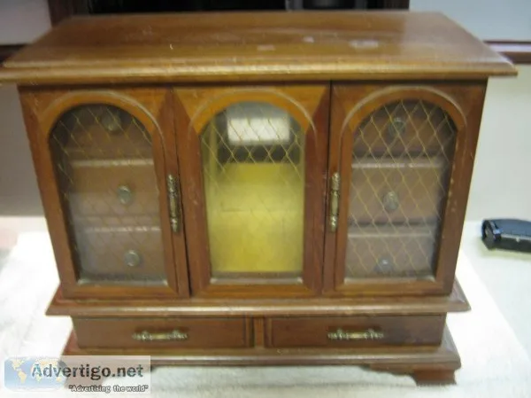 Excellent Condition Hardwood Jewelry Box&hellip