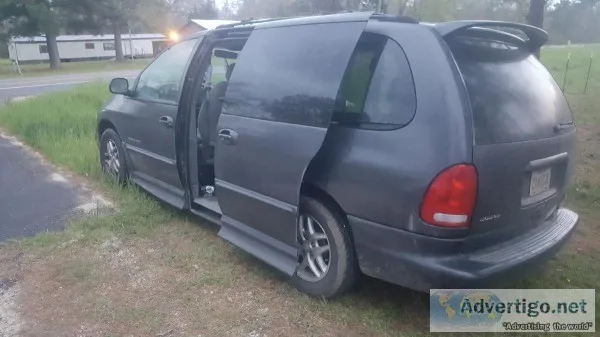 Wheelchair accessible 2000 GRAND CARAVAN SPORT VAN