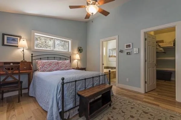 Charming single-story family home, 3 bedroom:2 baths