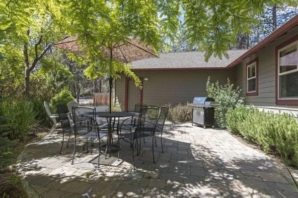 Charming single-story family home, 3 bedroom:2 baths