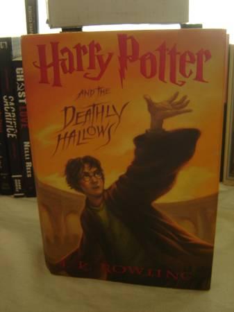 HARRY POTTER And The Deathly Hallows. Book 7 hardcover 1st Ed. A