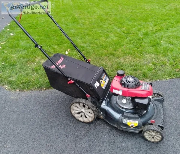 TROY BILT TB130 PUSH LAWN MOWER W GRASS BAG
