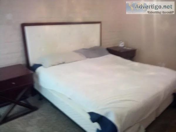 KINGSIZW MATTRESS BED HEADBOARD BOXSPRING 2 NIGHT TABLES
