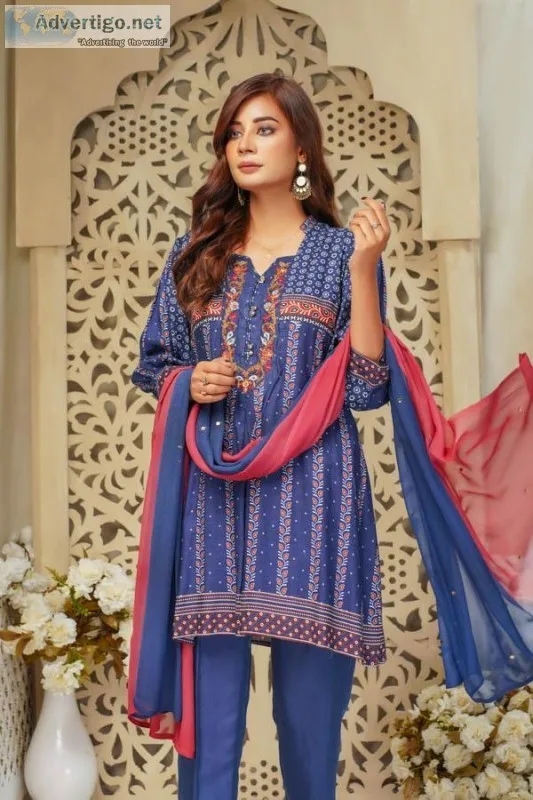New Collection of Pakistani and Indian Dresses Now Available at 