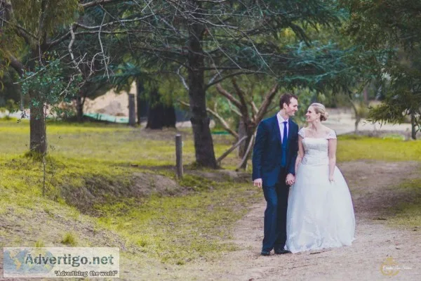 What are the Best Tips for Dreamy Winter Engagement Photos with 