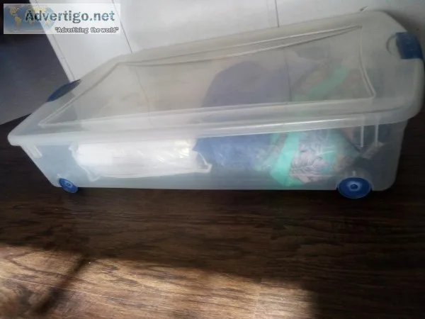 Under bed storage box with wheels