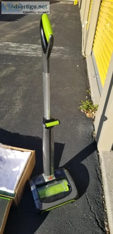 BISSELL CORDLESS VACUUM CLEANER