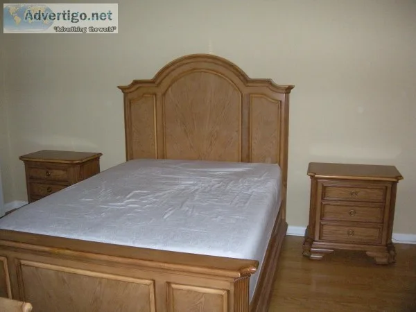 Complete Wood Bedroom Set. Excellent Condition