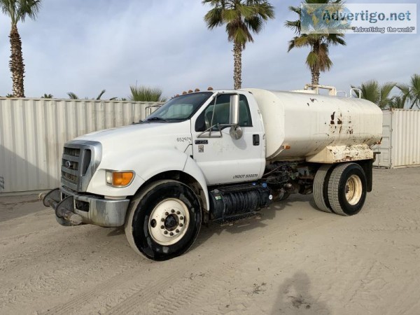 2013 FORD F750 2000 GALLON BOBTAIL WATER TRUCK