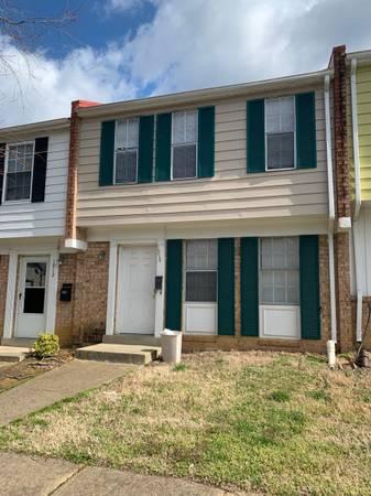 Super Cute - 850ft2  Remodeled 2 Bedroom 1 Bath Home.