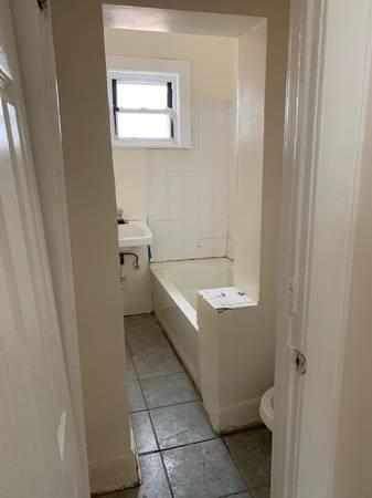 RENOVATED 2 BEDROOM APARTMENT PET OK