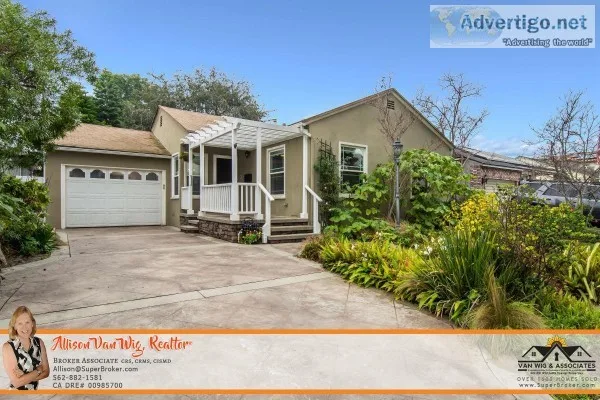 JUST LISTED Lakewood Park Home Situated On A Beautiful Pine Tree