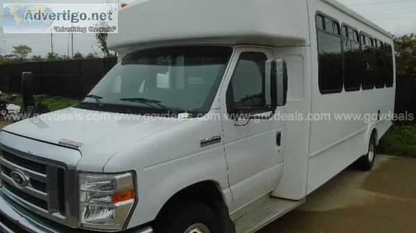 2015 Ford E450 SD with Goshen Coach 8-Passenger wWheel Chair Lif