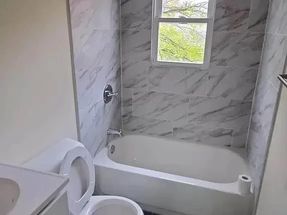 BEAUTIFULLY RENOVATED 1 BEDROOM APARTMENT