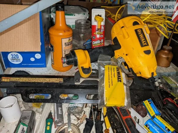 DEWALT D51844 NAIL GUN