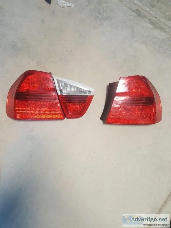 BMW E90 Taillight Driver Side Complete Set  Passenger Washout Re