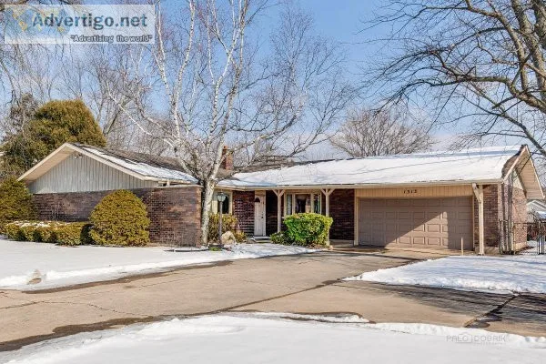 Charming Ranch Home in Popular D27 Northbrook