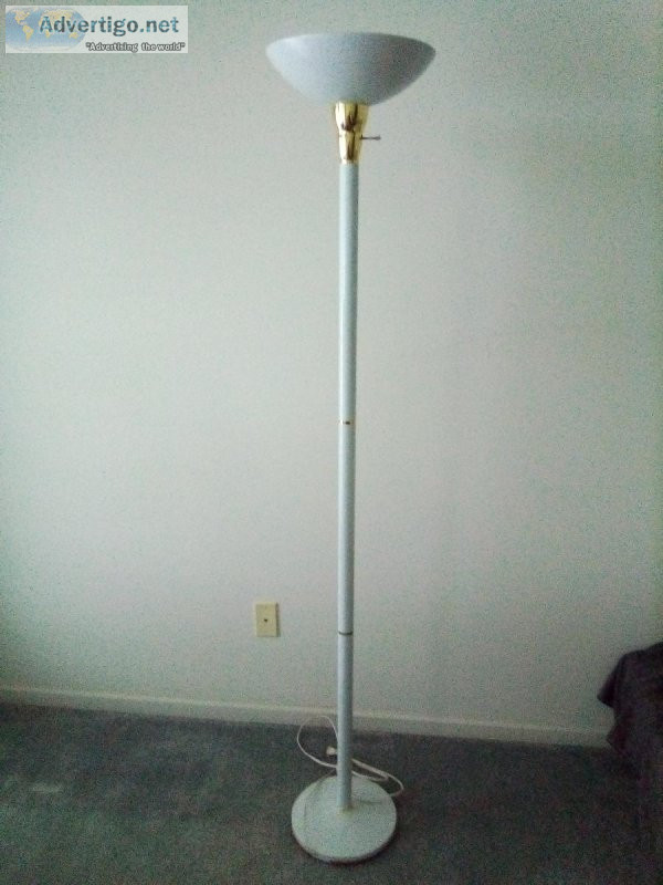 Stand up Lamp Very Elegant Brand New Only 17 Cash Calls And Loca